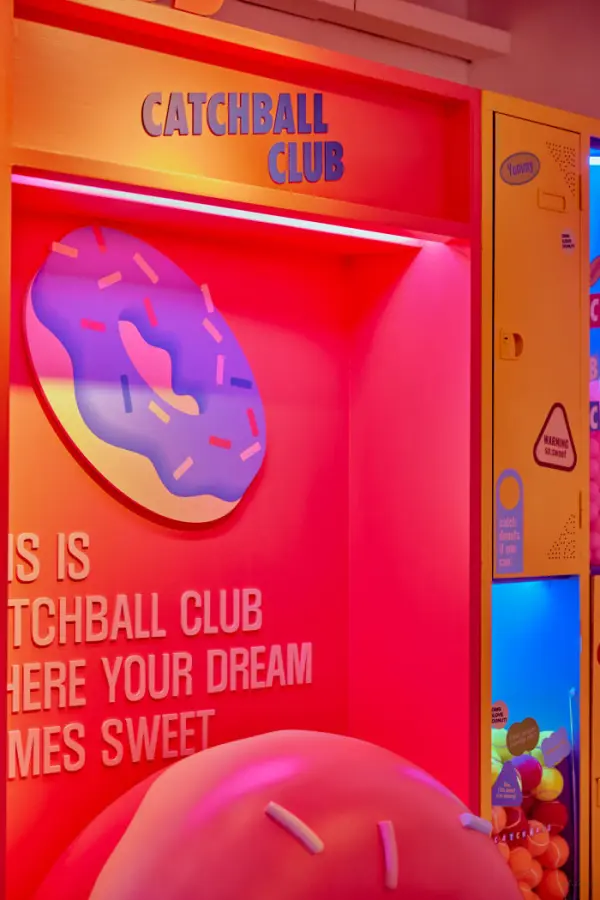 달콤한 도넛 일러스트가 반기는 캐치볼클럽